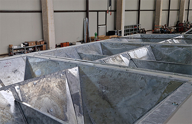 Internal compartment division for hoppers