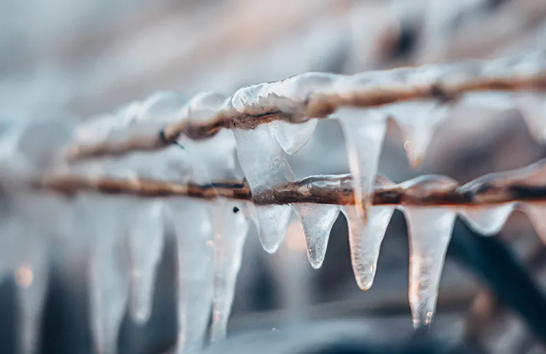 Cold climate accessories for conveyor belts