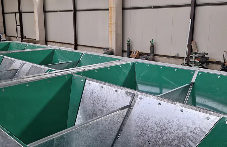 Internal hopper liners