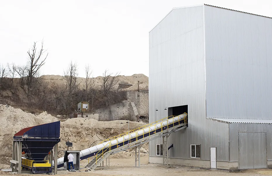 Recycling plant hopper