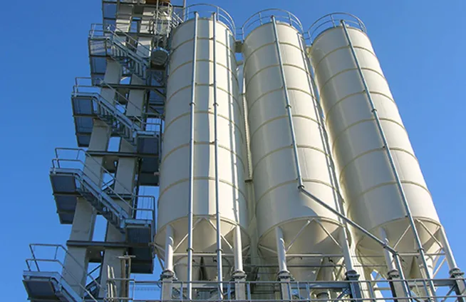 Silos verticales para cemento Poggi Spa