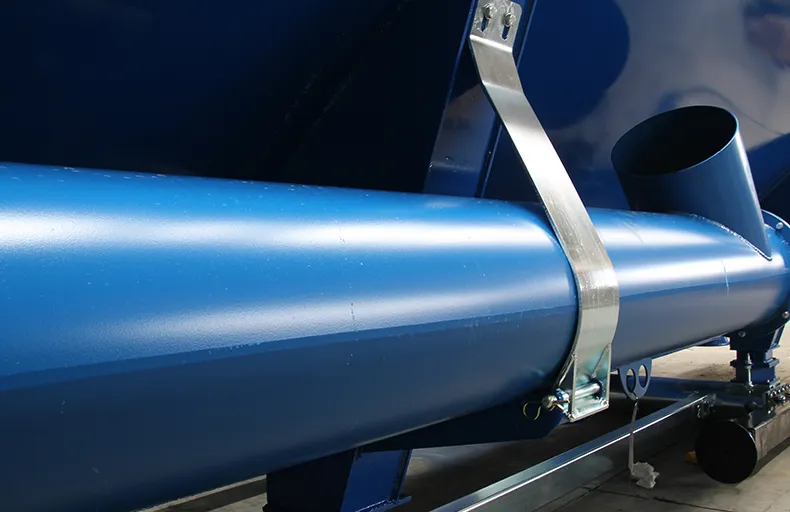 Lateral screw conveyor door